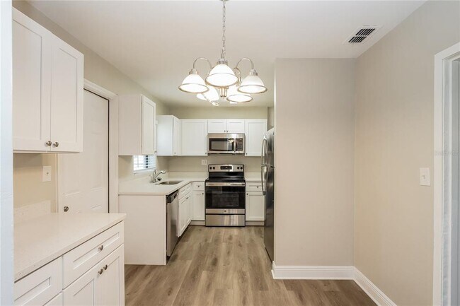 Foto del edificio - 832 Bethune Dr