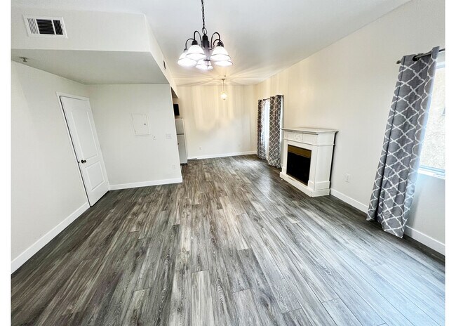 Foto del edificio - 14655 Vanowen St