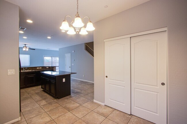 Building Photo - Centennial Hill's 4 Bedroom 2.5 Bath and 2...