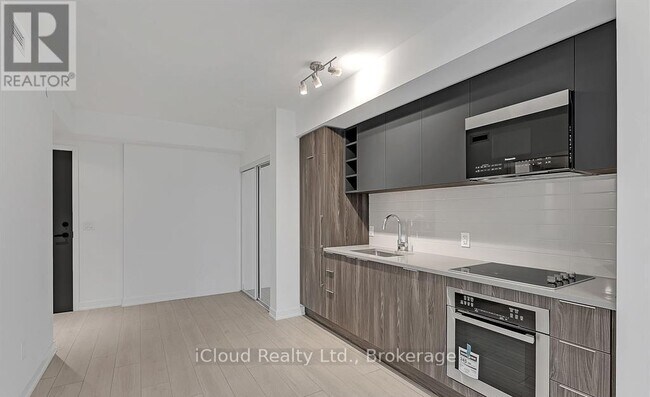 Photo du bâtiment - 2031 Kennedy Rd