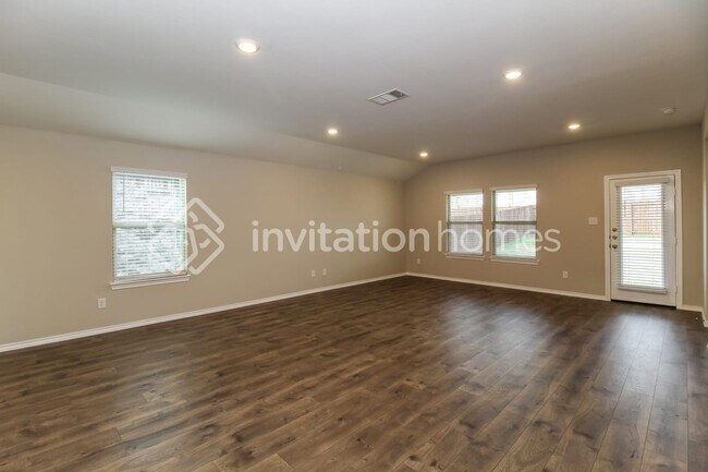 Building Photo - 108 Samuel St