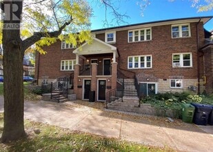 Building Photo - 740 Avenue Rd