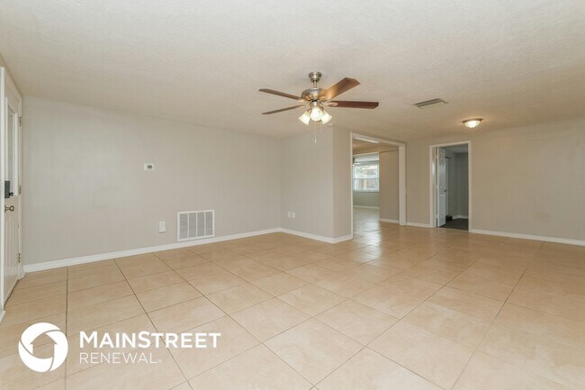 Building Photo - 5700 Thrush Dr