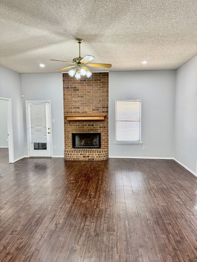Foto del edificio - Beautifully Updated 3/2/2 in Frenship Scho...