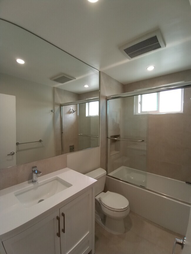7804 Romaine no 4 - 7804 Romaine St