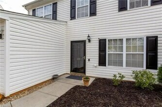 Building Photo - 11 Apple Ridge Ct