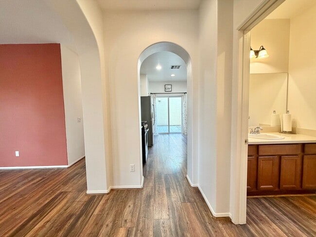 Building Photo - Stylish 2-Bedroom Living with Community Amenities