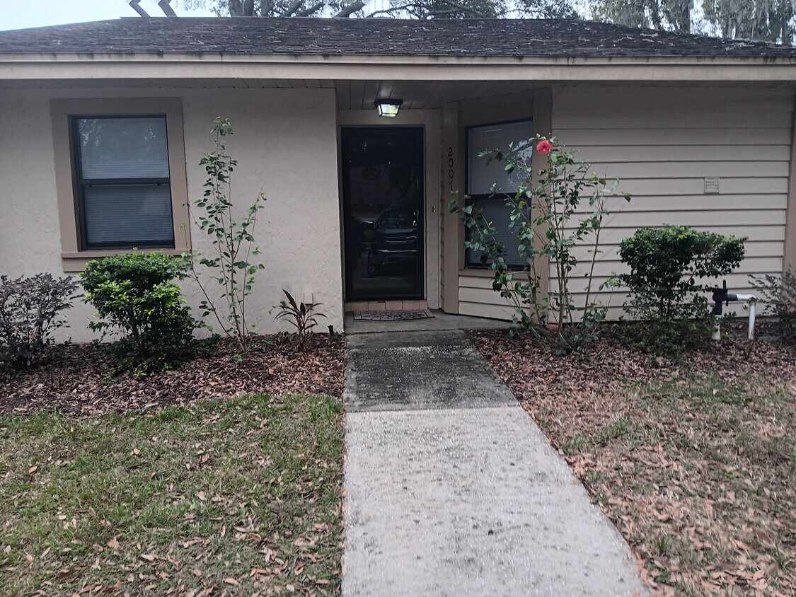 2007 Cedar Run Dr, Plant City, FL 33563 Townhome Rentals in Plant