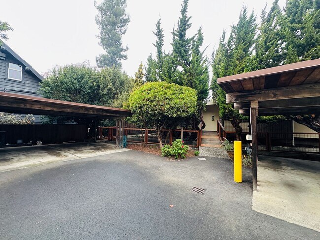 Foto del edificio - Chabot 4-plex