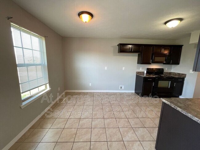 Foto del edificio - 3363 S Hillcrest Ave