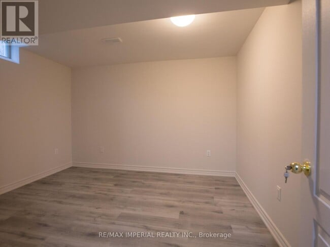 Building Photo - 8 Harlequin Ct