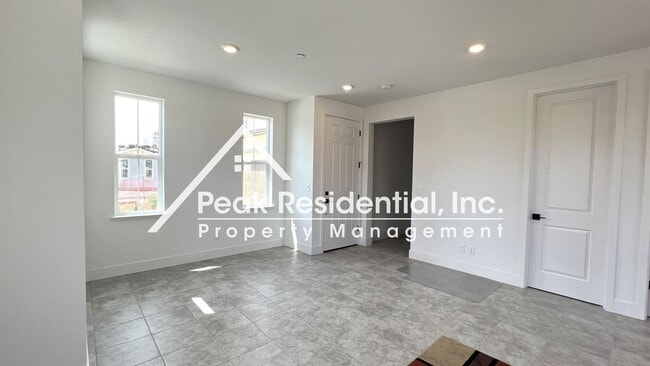 Building Photo - Studio, 1 bath House - 2177 Challenger Wy