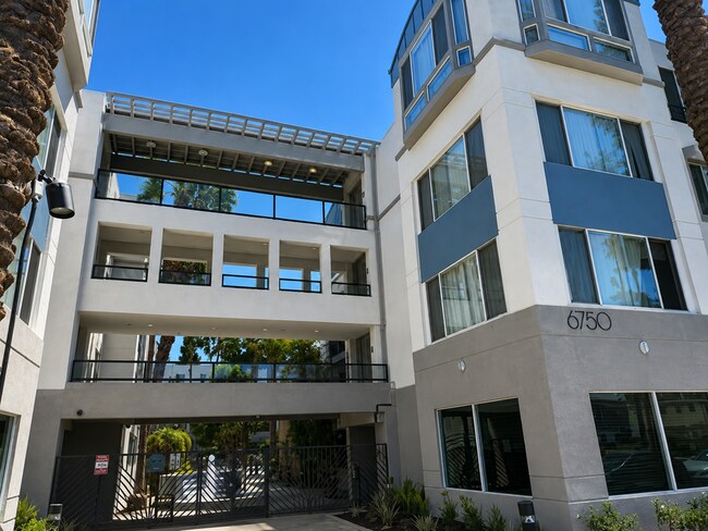 Foto del edificio - Portofino at NoHo - 55+ Luxury Active Living