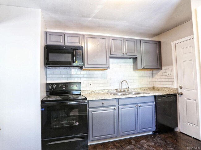 Building Photo - 222 W 31st St