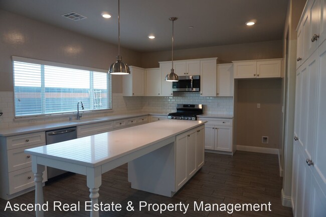Building Photo - 4 br, 2.5 bath House - 3609 Evergreen Vill...