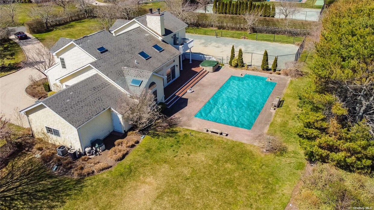 Primary Photo - 9 Polo Grounds Ln