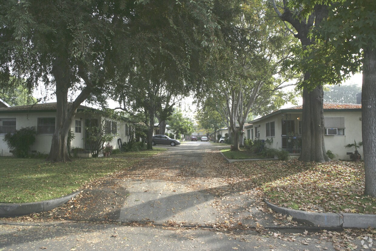 Primary Photo - 420 Violet Ave