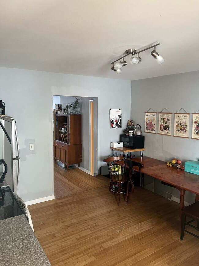 Building Photo - 62 Intervale Ave