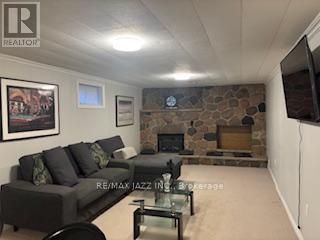 Building Photo - 362 Elmridge St