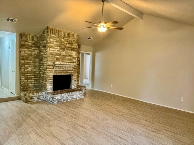 Foto del edificio - 3507 Almondwood Dr