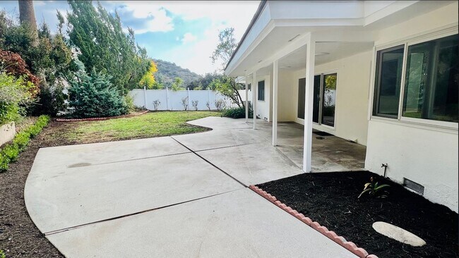 Building Photo - 2430 Risa Dr
