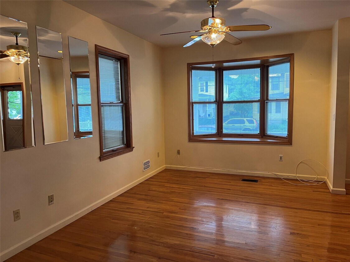 Foto principal - 20 Demarest Ave