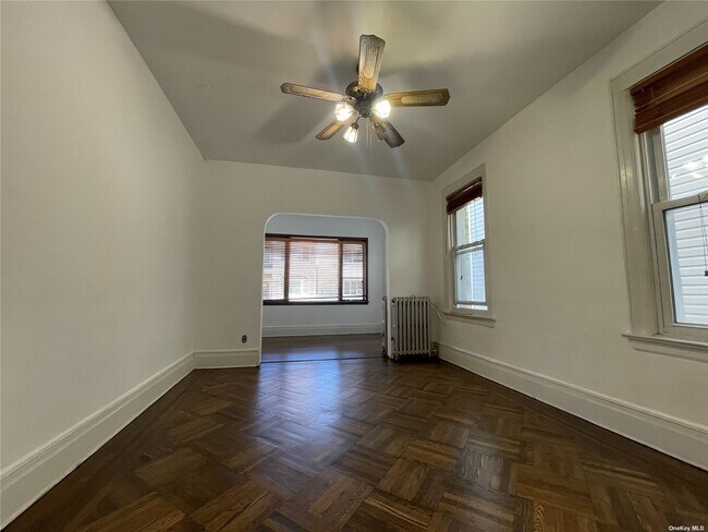 Building Photo - 70-10 68th Pl