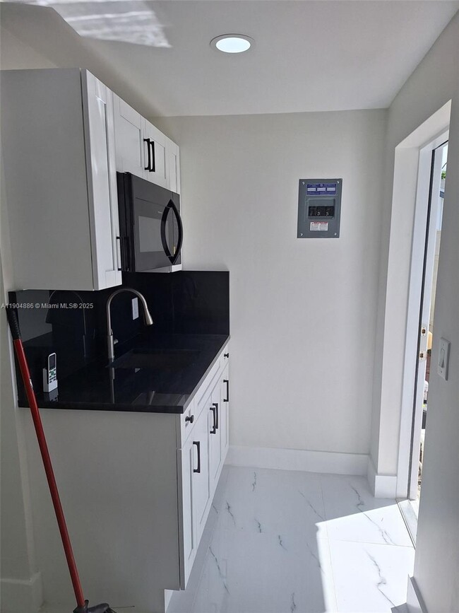 Foto del edificio - 26XX Riviera Dr