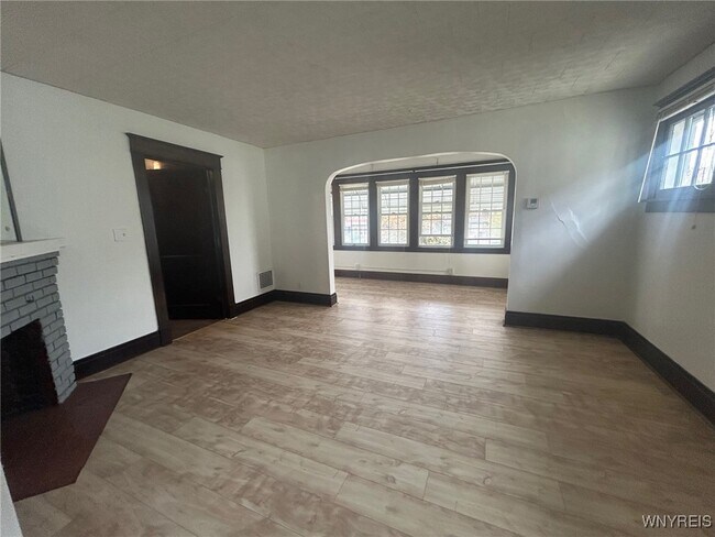 Foto del edificio - 155 Colvin Ave
