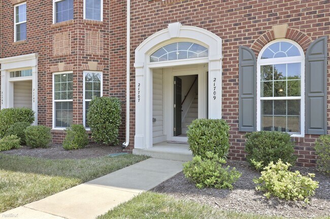 Building Photo - 3 br, 2.5 bath Condo - 21707 Charity Terra...