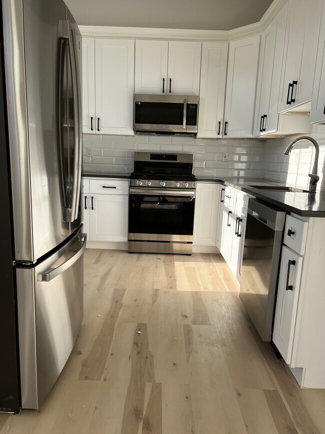 Foto del edificio - 2159 Linwood Ave