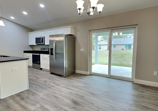 Building Photo - 916 W Cadima Pl