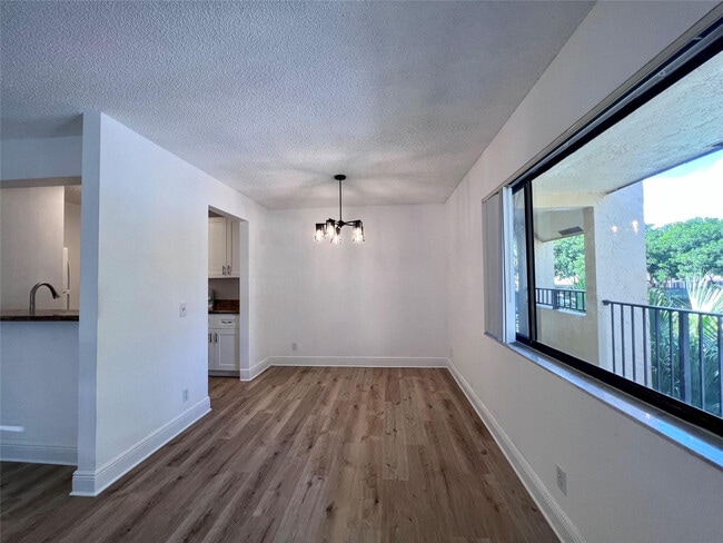 Foto del edificio - 1013 Meadows Cir