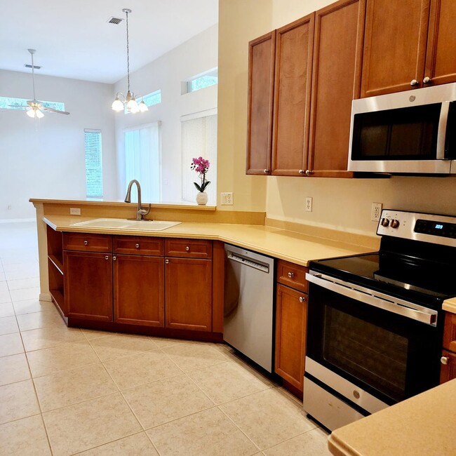 Building Photo - 1794 Palisades Dr
