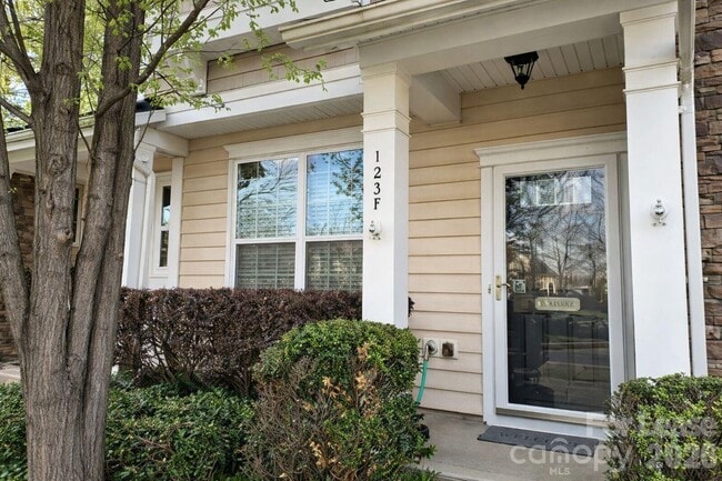 Foto del edificio - 123 Leyton Loop