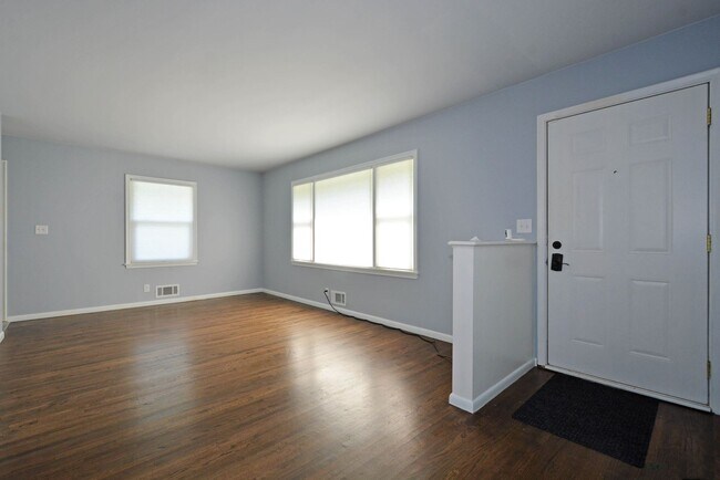 Foto del edificio - Clean & Updated One-Level Living in Robbin...