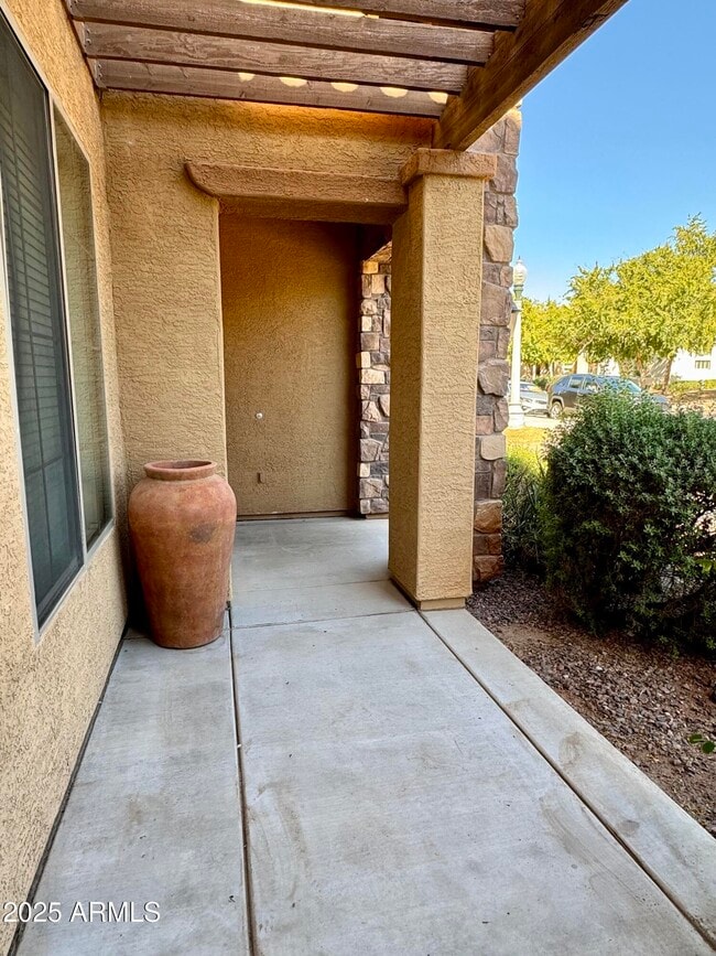 Foto del edificio - 785 W Village Pkwy