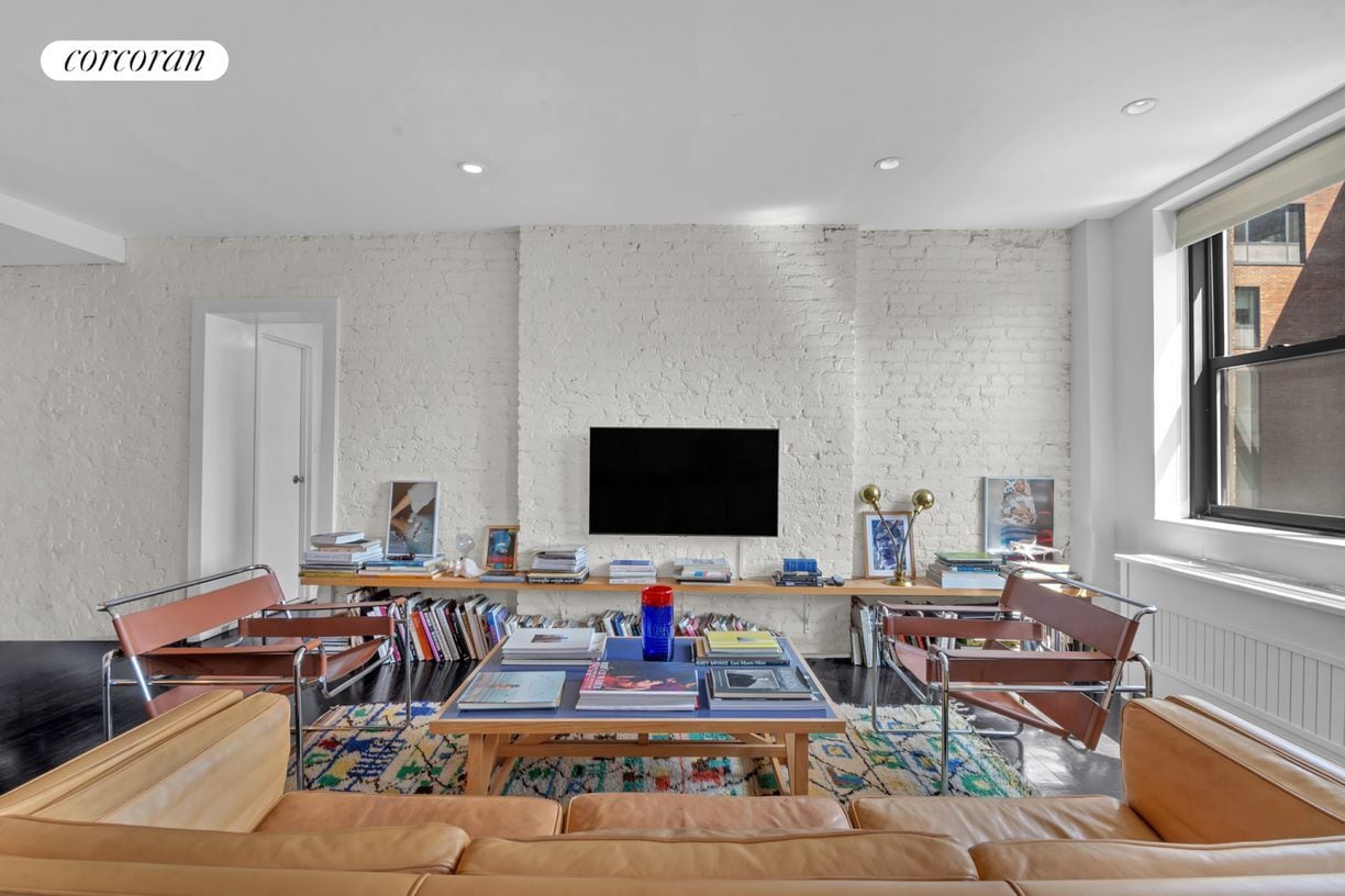 Primary Photo - 410 W 23rd St