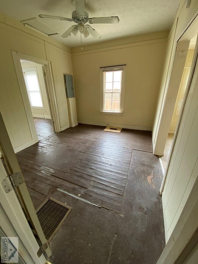 Building Photo - 341 Glenhaven Ave
