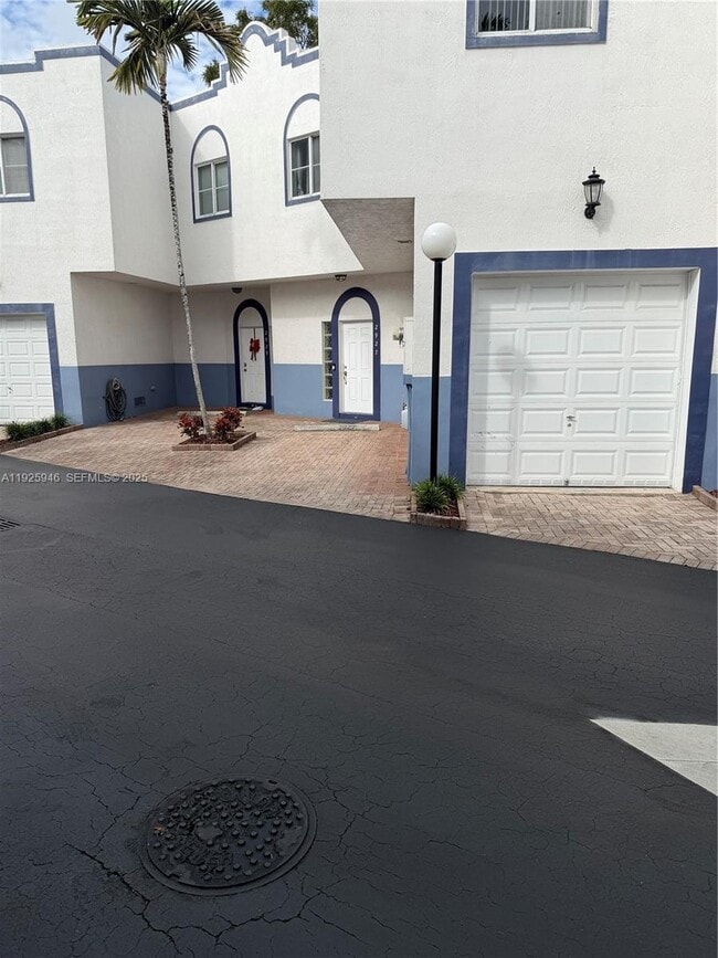 Foto del edificio - 2927 SW 18th Terrace