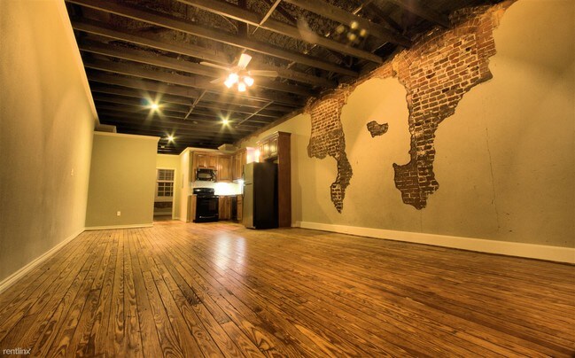 Building Photo - 208 N Bryan Ave