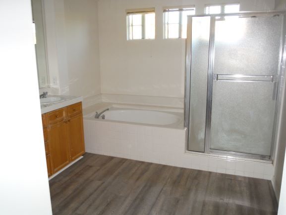 Master bath - 10814 Duroy Ct
