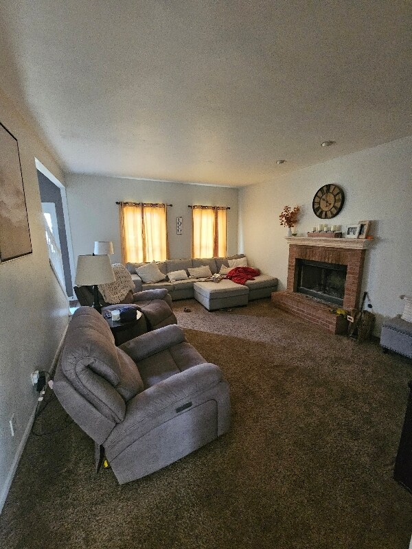 Foto del edificio - 492 Spring Ridge Dr