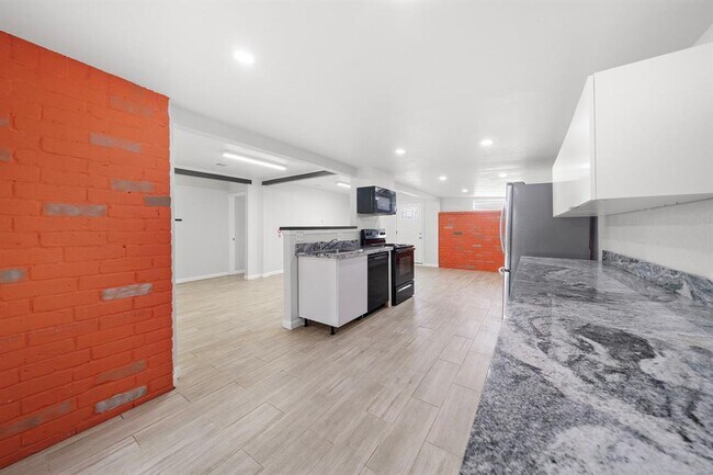 Foto del edificio - 12995 Clarewood Dr