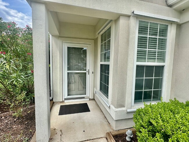 Building Photo - Gorgeous Updated Three Bedroom Home in Sun...