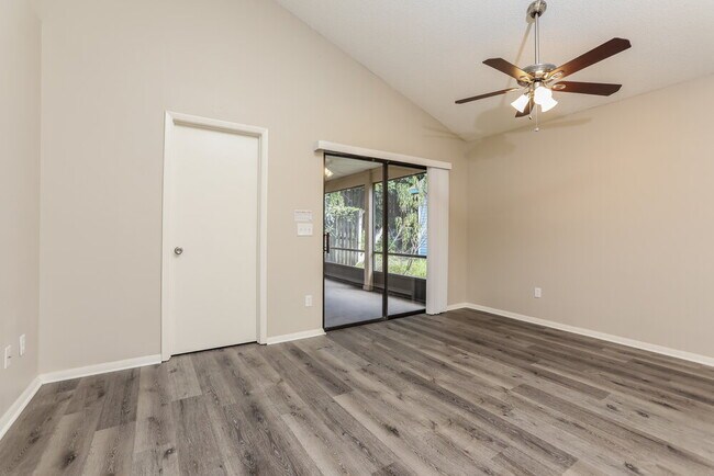 Building Photo - 585 Conure St