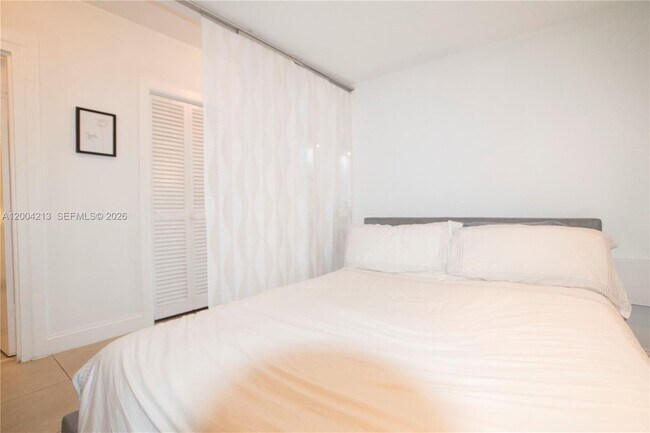 Foto del edificio - 801 Brickell Bay Dr