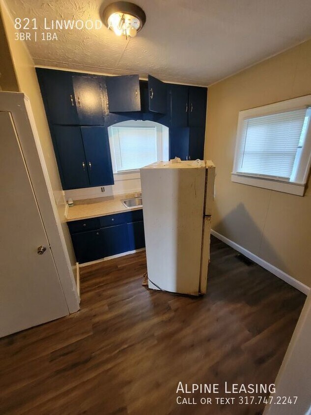 Building Photo - 3 Bedroom! Convienient Location!