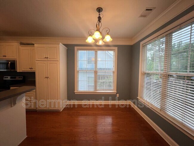 Building Photo - 1102 Highmoor Ln