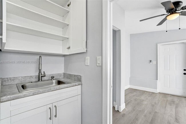 Building Photo - 3633 SW 12th Ct